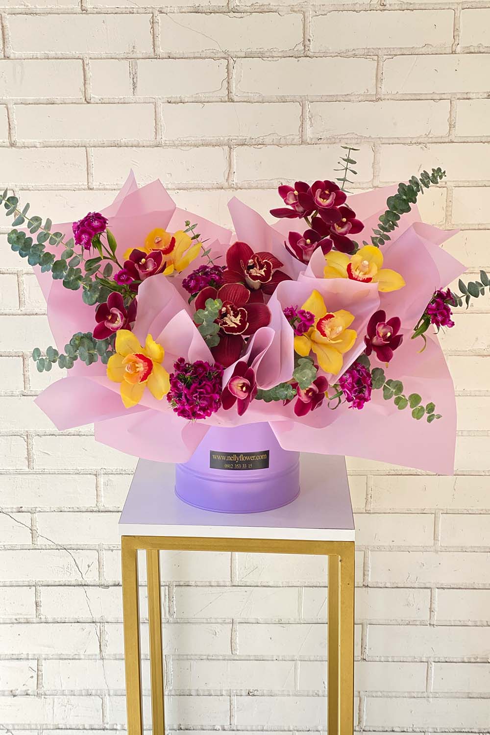 باکس بنفش دیزاین ۴۰ سانت ارکیده های سیمبیدیوم رنگی